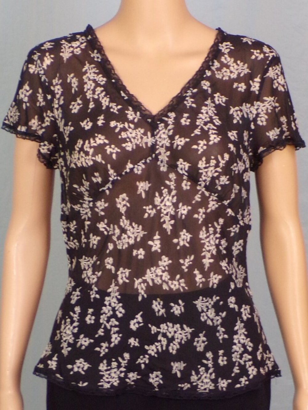 SILK! THE LIMITED size L (Juniors) black/gray floral SS pullover top 100% silk